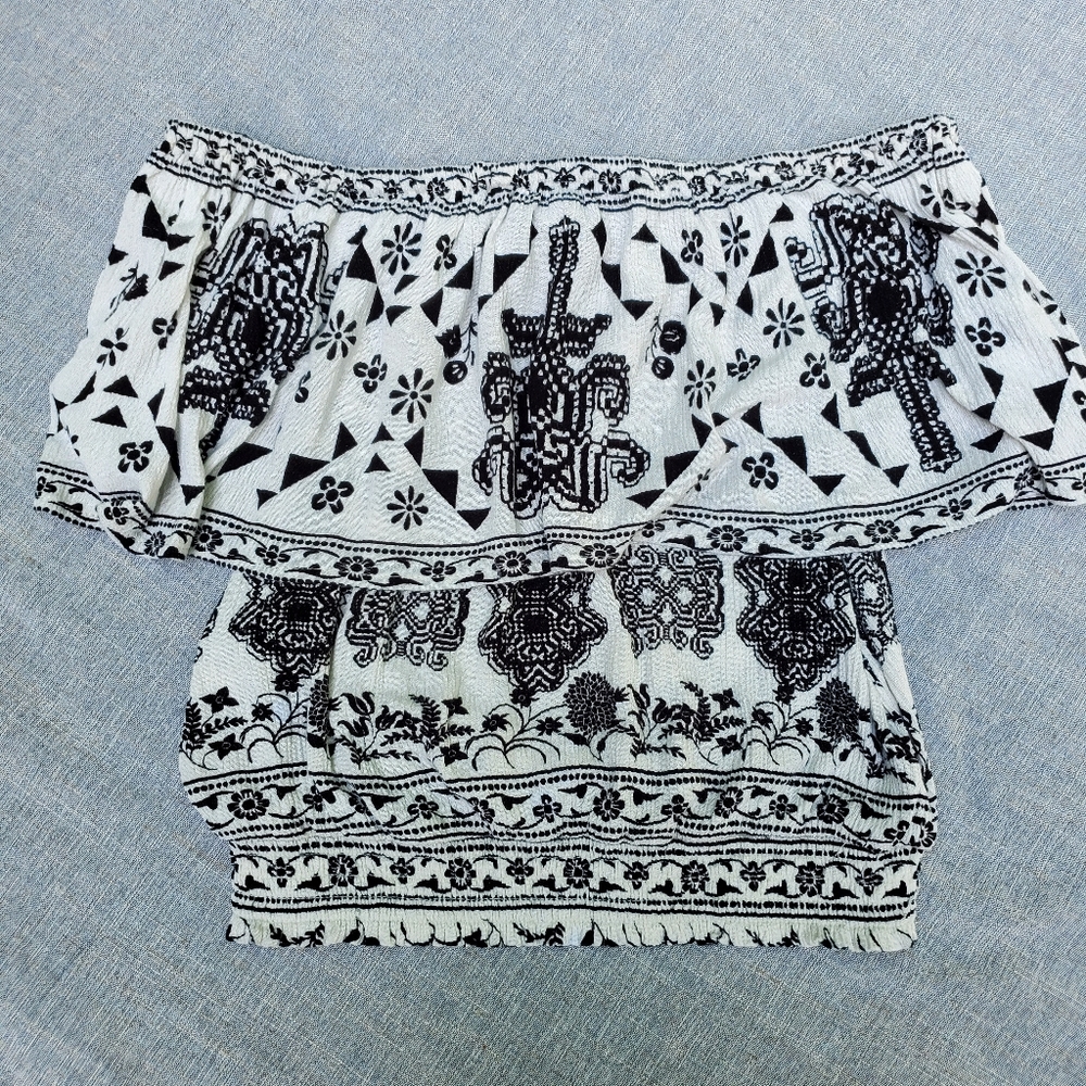 Flying Tomato Off Shoulder Ruffle Crop Top Black White Print Small